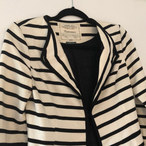 Tre chic! Parisian inspired blazer - Picture 2 of 2